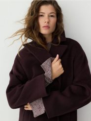 Płaszcz handmade z wełną - ciemnofioletowy. Fioletowe płaszcze Reserved, l, bez wzorów, z tkaniny, bez kaptura. Za 699.99 zł.