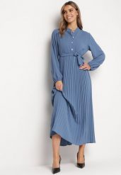 Niebieska Rozkloszowana Sukienka Maxi z Plisowanym Dołem i Wiązanym Paskiem Nollira. Niebieskie sukienki Born2be, bez wzorów, eleganckie, bez kołnierzyka, bez ramiączek, maxi, plisowane. Za 119.99 zł.