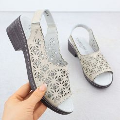 Skórzane sandały damskie ażurowe na klocku beżowe T.Sokolski L25-25. Brązowe sandały T.Sokolski, w ażurowe wzory, z materiału, eleganckie, bez obcasa, bez zapięcia. Za 169.99 zł.
