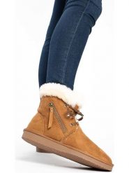 Blackfield Botki zimowe "Celia" w kolorze jasnobrązowym rozmiar: 39. Brązowe botki Blackfield, na zimę, bez wzorów, z materiału, z okrągłym noskiem, bez obcasa, bez zapięcia. Za 182.72 zł.