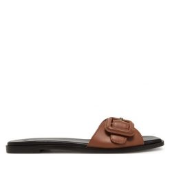 Klapki BOSS. Brązowe klapki Boss, bez wzorów, bez obcasa. Za 549.99 zł.