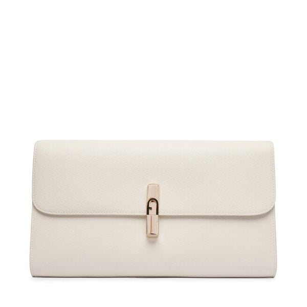 Torebka Furla. Białe kopertówki Furla, bez wzorów, bez dodatków. Za 899.99 zł.