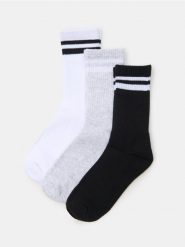 Prązkowane skarpetki 3 pack - wielobarwny. Skarpety Sinsay, bez wzorów, prążkowane. Za 15.99 zł.