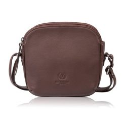 Mała torebka damska skórzana na ramię crossbody modna letnia Paolo Peruzzi AY-25-BR. Brązowe torby na ramię bez wzorów, z materiału, eleganckie, na ramię, małe, bez dodatków. Za 139.00 zł.