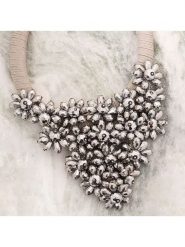 MENTHE À L'O Naszyjnik z elementem ozdobnym - dł. 45 cm rozmiar: onesize. Brązowe naszyjniki MENTHE À L'O, z kryształem, metalowe. Za 187.07 zł.