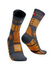 Skarpety trekkingowe Compressport Trekking Socks. Brązowe skarpety Compressport, bez wzorów, z elastanu. Za 154.85 zł.