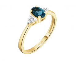 Pierścionek z żółtego złota z brylantami i topazem London Blue - próba 585. Niebieskie pierścionki Apart, z brylantem, złote. Za 2,490.00 zł.