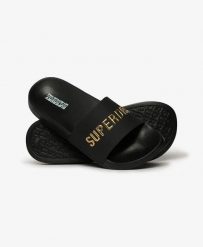 Superdry Vegan Logo Pool Klapki – Black/Metallic Gold. Czarne klapki Superdry, bez wzorów, z poliesteru, bez obcasa. Za 139.00 zł.