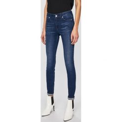 Calvin Klein Jeans - Jeansy. Niebieskie jeansy Calvin Klein Jeans, bez wzorów. W wyprzedaży za 289.90 zł.