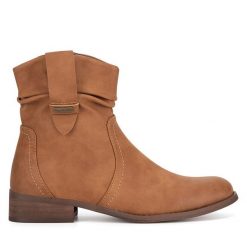 Kowbojki Clara Barson. Brązowe botki Clara Barson, bez wzorów, bez obcasa, na płaskiej podeszwie, bez zapięcia. Za 149.99 zł.
