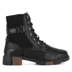 Botki Mustang. Czarne botki Mustang, bez wzorów, bez obcasa, na płaskiej podeszwie, bez zapięcia. Za 258.99 zł.