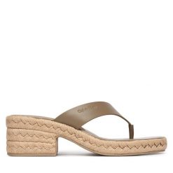 Klapki Calvin Klein. Brązowe klapki Calvin Klein, bez wzorów, bez obcasa. Za 529.99 zł.