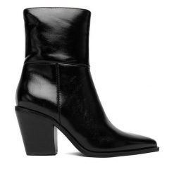 Botki JENNY. Czarne botki Jenny, bez wzorów, bez obcasa, na słupku, bez zapięcia. Za 179.99 zł.