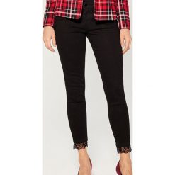 Jeansy skinny z koronką - Czarny. Jeansy Mohito. Za 129.99 zł.