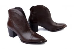 BOCCATO 8031 F75 brązowy, botki damskie. Brązowe botki Boccato, bez wzorów, ze skóry, bez obcasa, na obcasie, bez zapięcia. Za 443.61 zł.