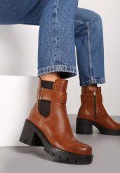 Brązowe Botki Sztyblety na Słupku z Klamrą i Paskiem Komina. Brązowe botki Renee, bez wzorów, z jeansu, bez obcasa, na obcasie, bez zapięcia. Za 149.99 zł.