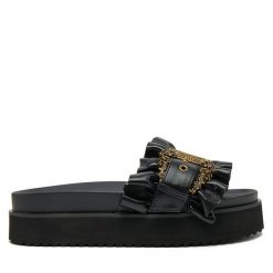 Klapki Versace Jeans Couture. Czarne klapki Versace Jeans Couture, bez wzorów, z jeansu, bez obcasa. Za 699.99 zł.