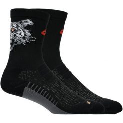 Skarpetki sportowe dla dorosłych Performance Run Sock Crew. Czarne skarpety Asics, bez wzorów, z materiału. Za 79.99 zł.