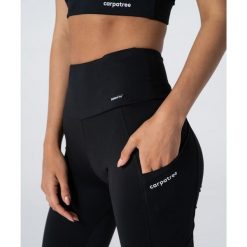 Legginsy z kieszeniami Libra czarne. Czarne legginsy Carpatree, l, bez wzorów, z elastanu, z podwyższonym stanem. Za 263.50 zł.