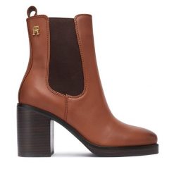 Botki Tommy Hilfiger. Brązowe botki TOMMY HILFIGER, bez wzorów, bez obcasa, na słupku, bez zapięcia. Za 899.99 zł.