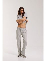 Onamaste Spodnie dresowe "Bali" w kolorze szarym rozmiar: S/M. Szare spodnie dresowe Onamaste, m, bez wzorów, z dresówki. Za 173.99 zł.