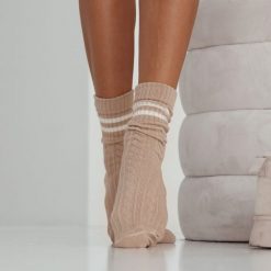 Skarpetki damskie warkocz z paskami 1072 beż. Brązowe skarpety Milena, bez wzorów, z bawełny. Za 19.90 zł.