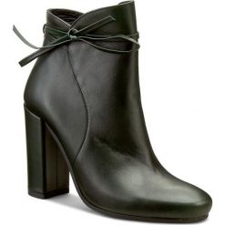 Botki KAZAR - Evelyn 26589-01-09 Zielony. Zielone botki Kazar, bez wzorów, ze skóry, bez obcasa, bez zapięcia. W wyprzedaży za 419.00 zł.