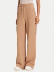 Guess Spodnie dresowe V5YB19 KBSL2 Beżowy Regular Fit. Brązowe spodnie dresowe Guess, l, z aplikacjami, z dresówki. Za 369.99 zł.