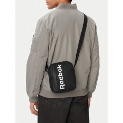 Saszetka Reebok. Czarne torby na ramię Reebok, bez wzorów, młodzieżowe, bez dodatków. Za 59.99 zł.