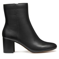 Botki Geox. Czarne botki Geox, bez wzorów, bez obcasa, na słupku, bez zapięcia. Za 679.99 zł.