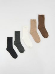 Bezuciskowe skarpetki 5 pack - złamana biel. Skarpety Reserved, bez wzorów. Za 49.99 zł.