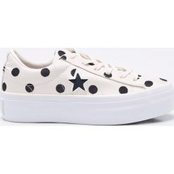 Converse - Tenisówki. Białe trampki Converse, bez wzorów, z materiału, bez zapięcia. W wyprzedaży za 199.90 zł.