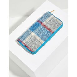 Portfel w kratę. Niebieskie portfele MOODO, bez wzorów. Za 14.99 zł.