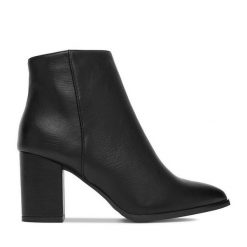 Botki DeeZee. Czarne botki DeeZee, bez wzorów, bez obcasa, na słupku, bez zapięcia. Za 199.99 zł.