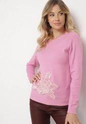 Różowy Sweter Ozdobiony Cekinami Koralikami i Cyrkoniami w Kształcie Kwiatka Romiella. Czerwone swetry Born2be, s, z aplikacjami, z jeansu, bez ramiączek. Za 84.99 zł.