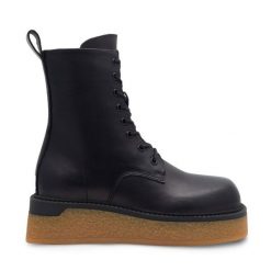 Botki Badura. Czarne botki Badura, bez wzorów, bez obcasa, na koturnie, bez zapięcia. Za 299.99 zł.