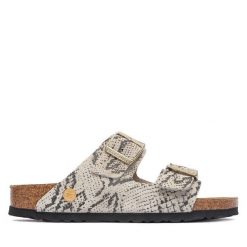 Klapki Birkenstock. Brązowe klapki Birkenstock, bez wzorów, bez obcasa. Za 629.99 zł.