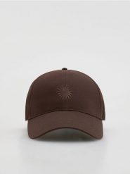 Czapka z daszkiem z haftem - ciemnobrązowy. Brązowe czapki Reserved, bez wzorów. Za 59.99 zł.