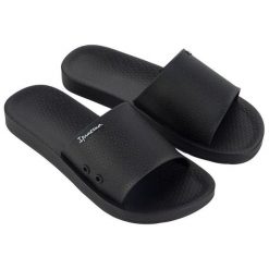 Klapki damskie obuwie plażowe Ipanema Classic Slide Fem. Czarne klapki Ipanema, bez wzorów, bez obcasa. Za 69.99 zł.