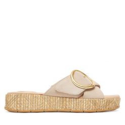 Klapki Tamaris. Brązowe klapki Tamaris, bez wzorów, bez obcasa. Za 279.99 zł.