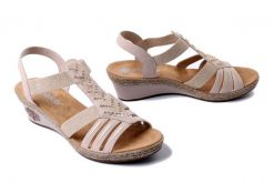 RIEKER V2461-31 pink, sandały damskie. Czerwone sandały Rieker, bez wzorów, bez obcasa, na koturnie, bez zapięcia. Za 319.90 zł.