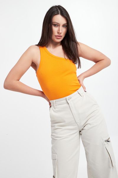 Top damski GESTUZ. Topy Gestuz, s, bez wzorów, bez kołnierzyka, bez ramiączek. W wyprzedaży za 118.30 zł.