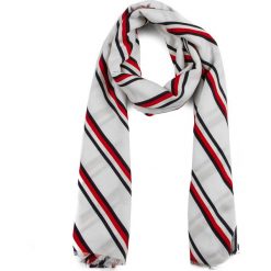 Szal TOMMY HILFIGER - Selvedge Scarf AW0AW06599 904. Białe szaliki TOMMY HILFIGER, bez wzorów, z bawełny. W wyprzedaży za 139.00 zł.