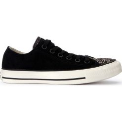 Converse czarne 157666 Chuck Taylor All Star. Czarne trampki Converse, bez wzorów, z futra, bez zapięcia. W wyprzedaży za 279.00 zł.