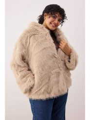 Trendyol Kurtka w kolorze beżowym ze sztucznego futerka rozmiar: 50. Brązowe kurtki Trendyol, bez wzorów, bez kaptura. Za 130.99 zł.