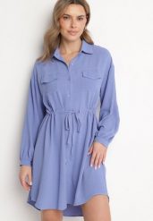 Niebieska Koszulowa Sukienka z Bawełną i Wiązaniem w Pasie Ulalienna. Niebieskie sukienki Born2be, na co dzień, l, z aplikacjami, z bawełny, eleganckie, bez kołnierzyka, bez ramiączek, midi, koszulowe. Za 69.99 zł.