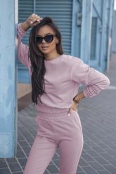 Dresowy Komplet Nierozpinana Bluza i Dopasowane Spodnie - Różowy. Czerwone bluzy SALE, s, bez wzorów, z bawełny, bez kaptura. Za 219.90 zł.