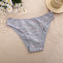 Figi z elastycznym pasem z wysokiej jakości materiałów Maare. Czarne figi Intica, l, bez wzorów, z bawełny. Za 49.00 zł.