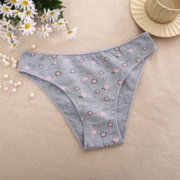 Figi z elastycznym pasem z wysokiej jakości materiałów Maare. Czarne figi Intica, l, bez wzorów, z bawełny. Za 49.00 zł.