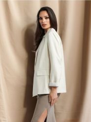 Marynarka z kieszeniami - kremowy. Białe marynarki i żakiety Sinsay, l, bez wzorów, ze skóry, eleganckie. Za 69.99 zł.